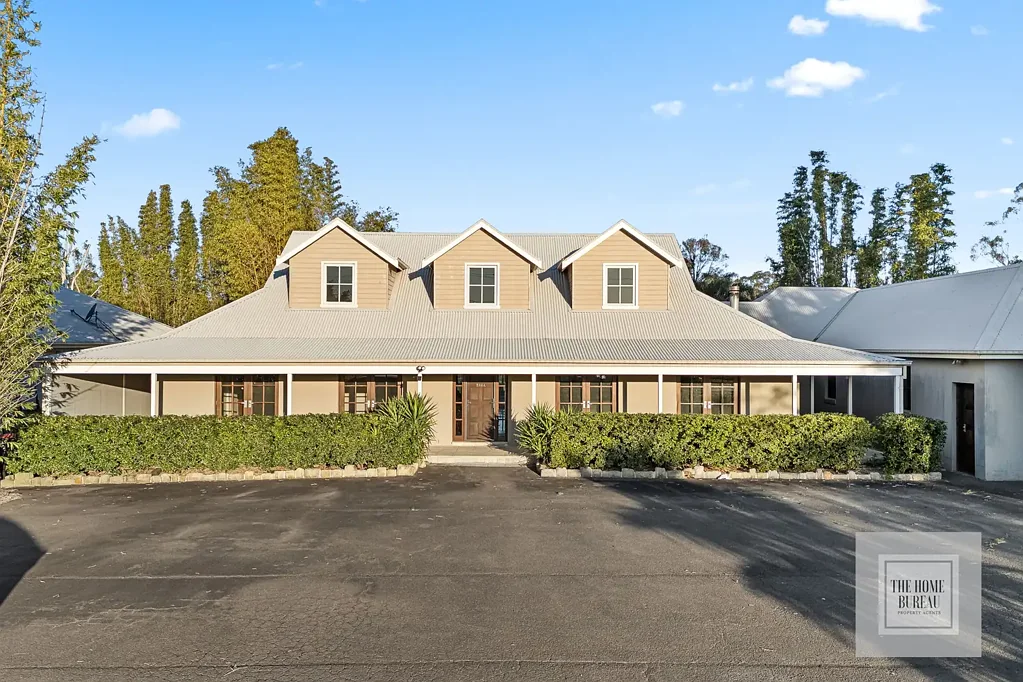 Pitt Town 8ਬੈੱਡਰੂਮ THE MOUNTAINVIEW – TWO HOMES, STUDIO, COMMERCIAL SIZED SHED ON 6.5+ ACRES.