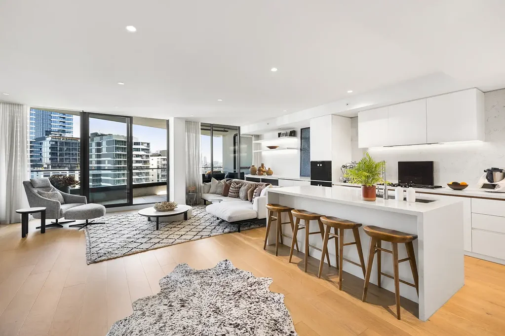 South Yarra 3房 国际名建筑师设计 高层壮丽全景 三卧三卫奢配 Gaggenau厨房 主卧套带休息区 屋顶景观露台 CBD便捷生活 The Ultimate City Retreat