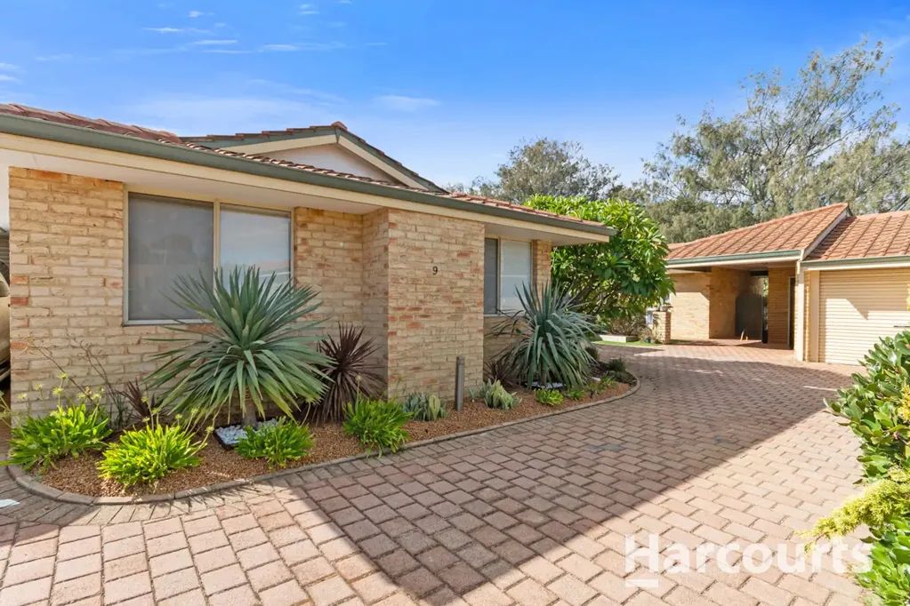 9/4 Callander Avenue, Kinross, WA 6028
