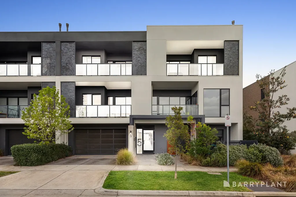 2/5 Pallisades Boulevard, Cheltenham, VIC 3192