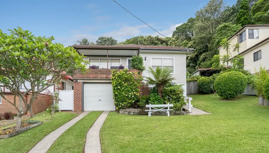 Garden Suburb 3Moenga Elevated Family Living with Leafy Views & Endless Potential