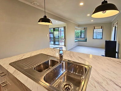 Spacious & Sunny Springlands Home