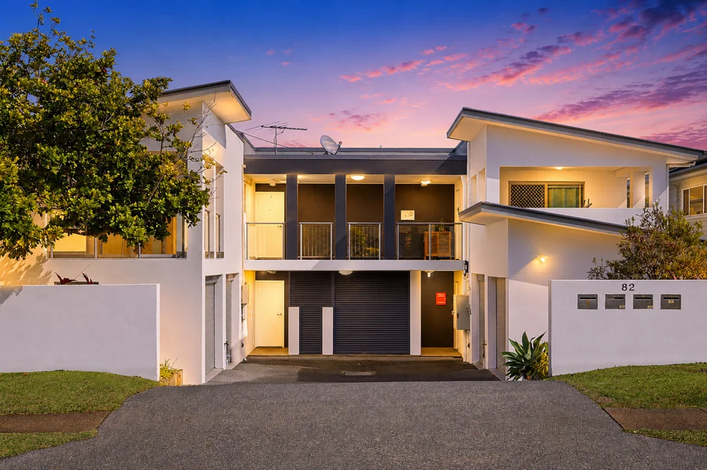 Mount Gravatt East 3બેડરૂમ Twin Balconies and Lookout Views: Everyday Luxury in a Boutique Block of Four