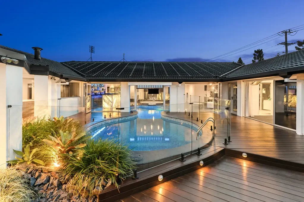 Carrara 6房  TWO TITLES. ONE EXTRAORDINARY WATERFRONT RESORT ESTATE.
