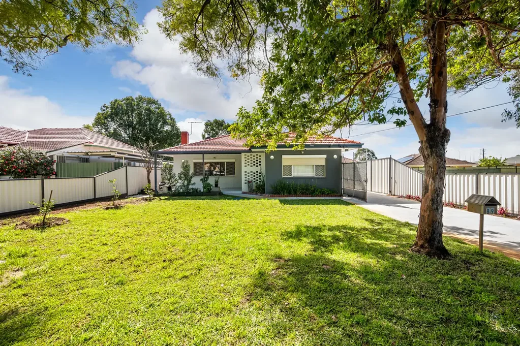 Redcliffe 5ਬੈੱਡਰੂਮ Renovated Family Home + 2 Granny Flats – Endless Possibilities!