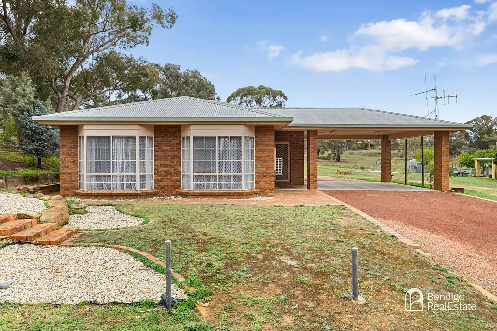 FOUR-BEDROOM HOME WITH TWO LIVING AREAS IN MAIDEN GULLY
