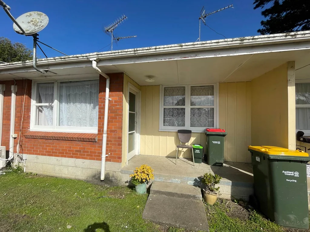 1 Bedroom includes water and lawns