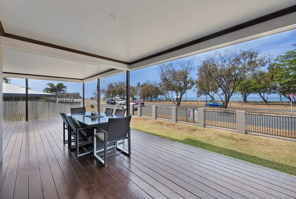 STUNNING FAMILY HOME WITH OCEAN VIEWS!