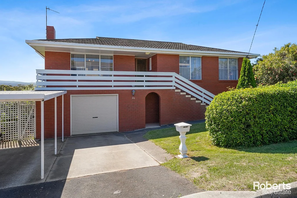 Swansea 3房  Centrally Located Family Home with Versatile Options