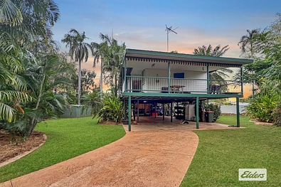 Katherine 4Habitaciones Spacious Elevated Home with Pool, Deck & 4-Car Parking