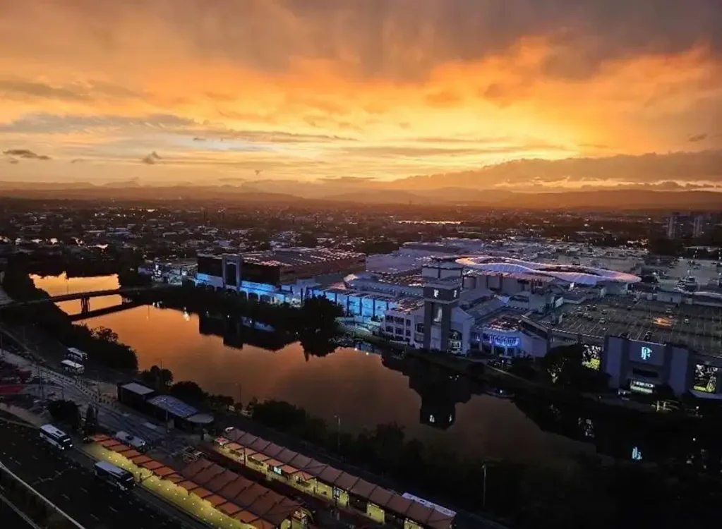 Broadbeach 2房  Elevated Broadbeach luxury with uninterrupted views
