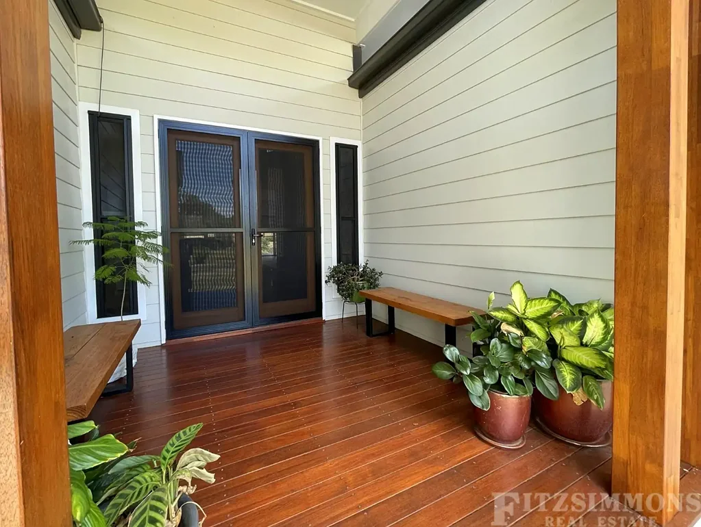Dalby 3房  STYLISH NEAR NEW HOME ON 2.6 ACRES