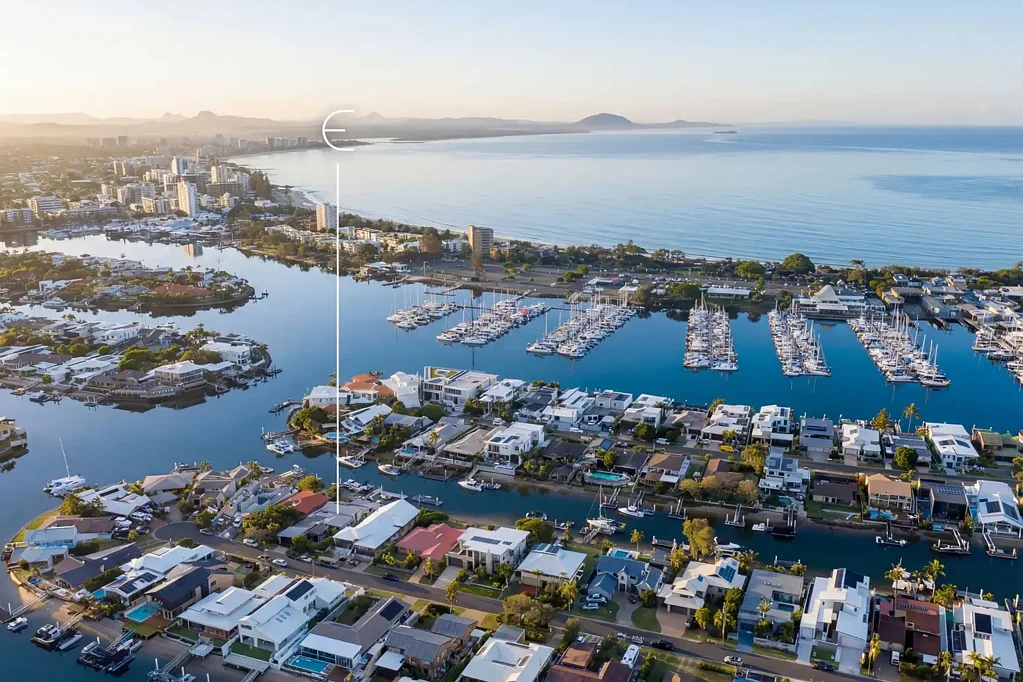 Buddina 4Zimmer North-Facing Waterfront Opportunity - Where the River Meets the Ocean
