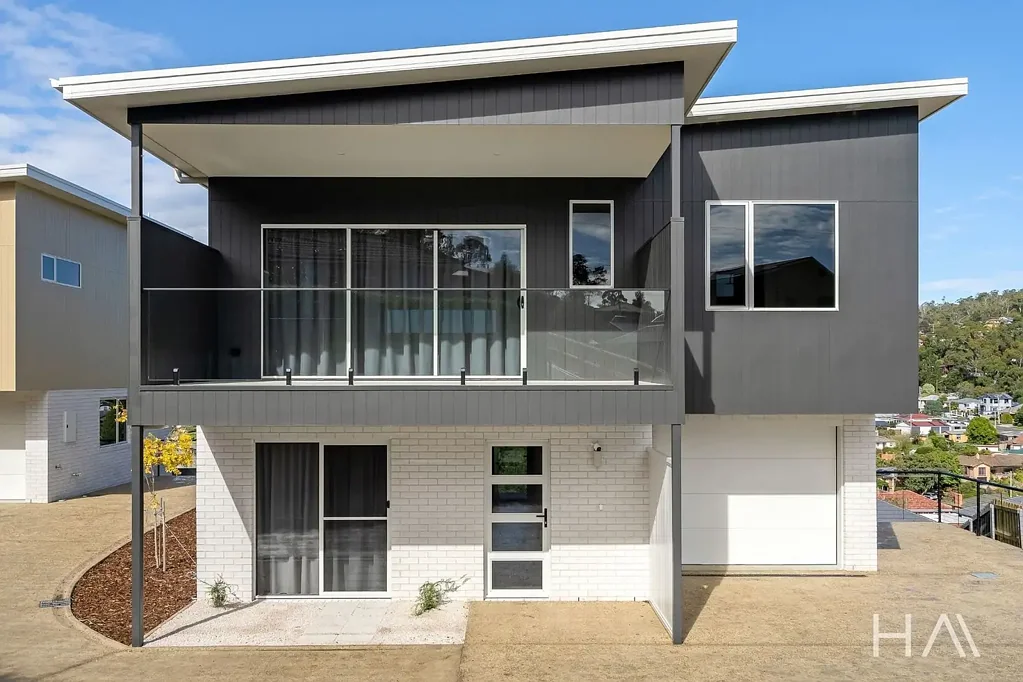 Trevallyn 3Phòng ngủ Stylish, Low-Maintenance Townhouse in a Sought-After Trevallyn Location