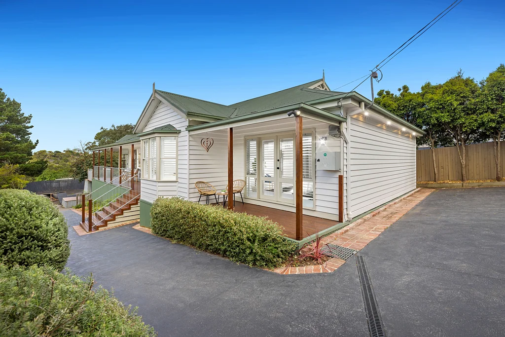 2 Barton Avenue, Ferntree Gully, VIC 3156
