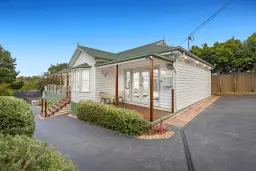 2 Barton Avenue, Ferntree Gully