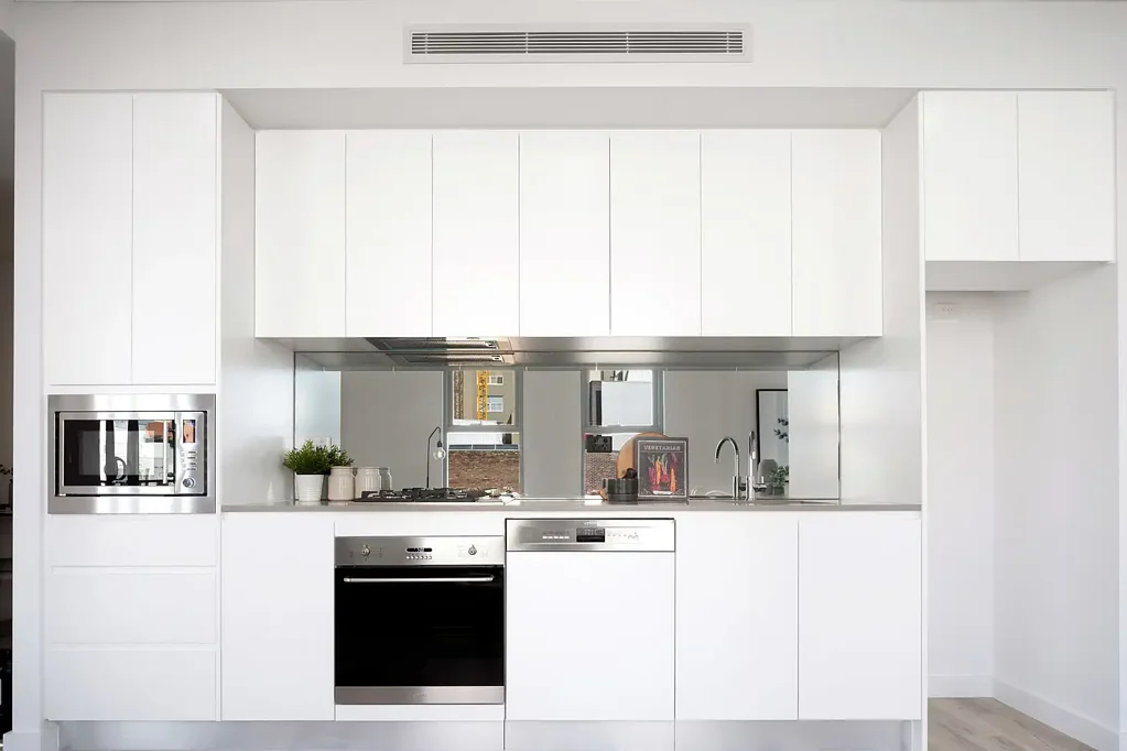 Luxury apartment in boutique block on city fringe