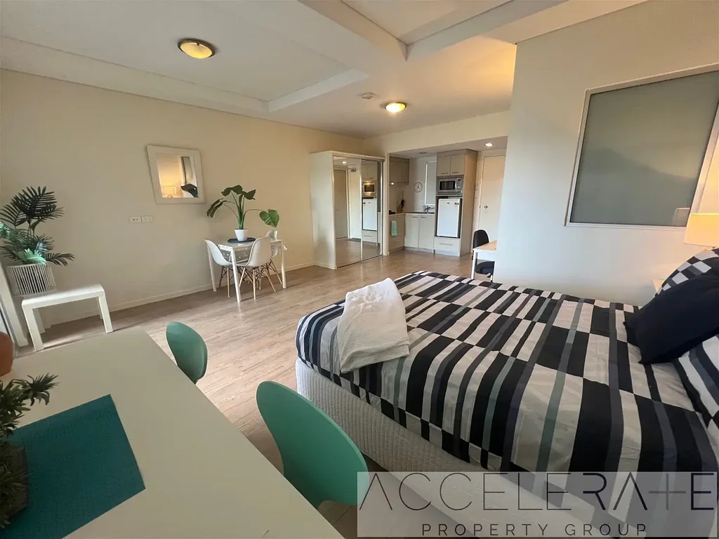 Fantastic Studio only a stones throw from the CBD! Fully Furnished!