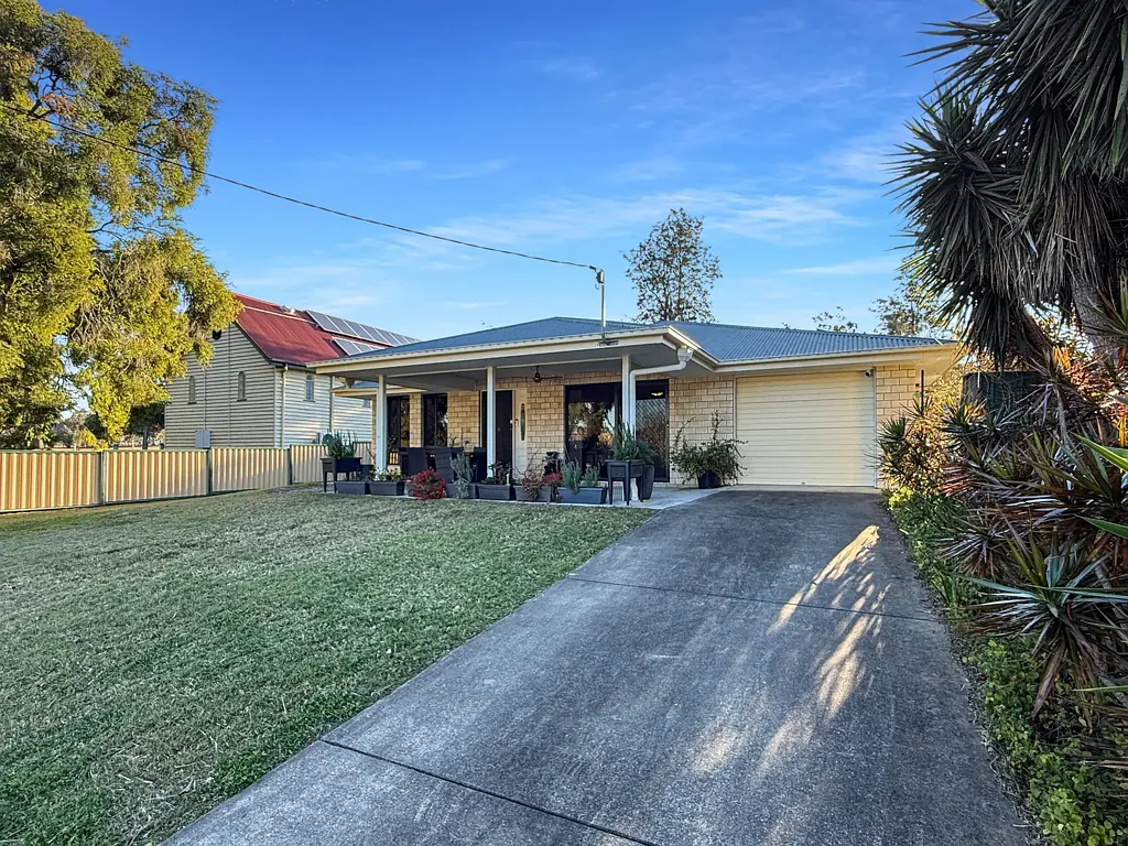 27 Edward Street, Esk, QLD 4312