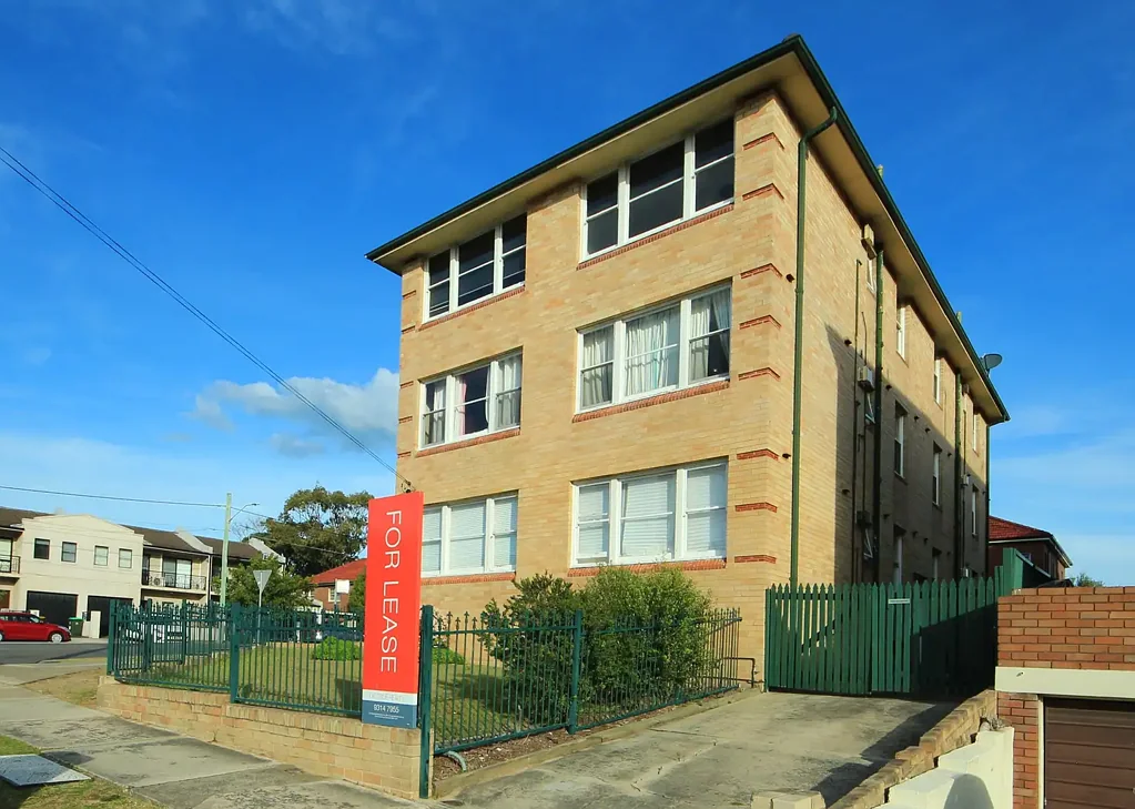 MODERN & SUNNY TWO BEDROOM APARTMENT WITH LUG