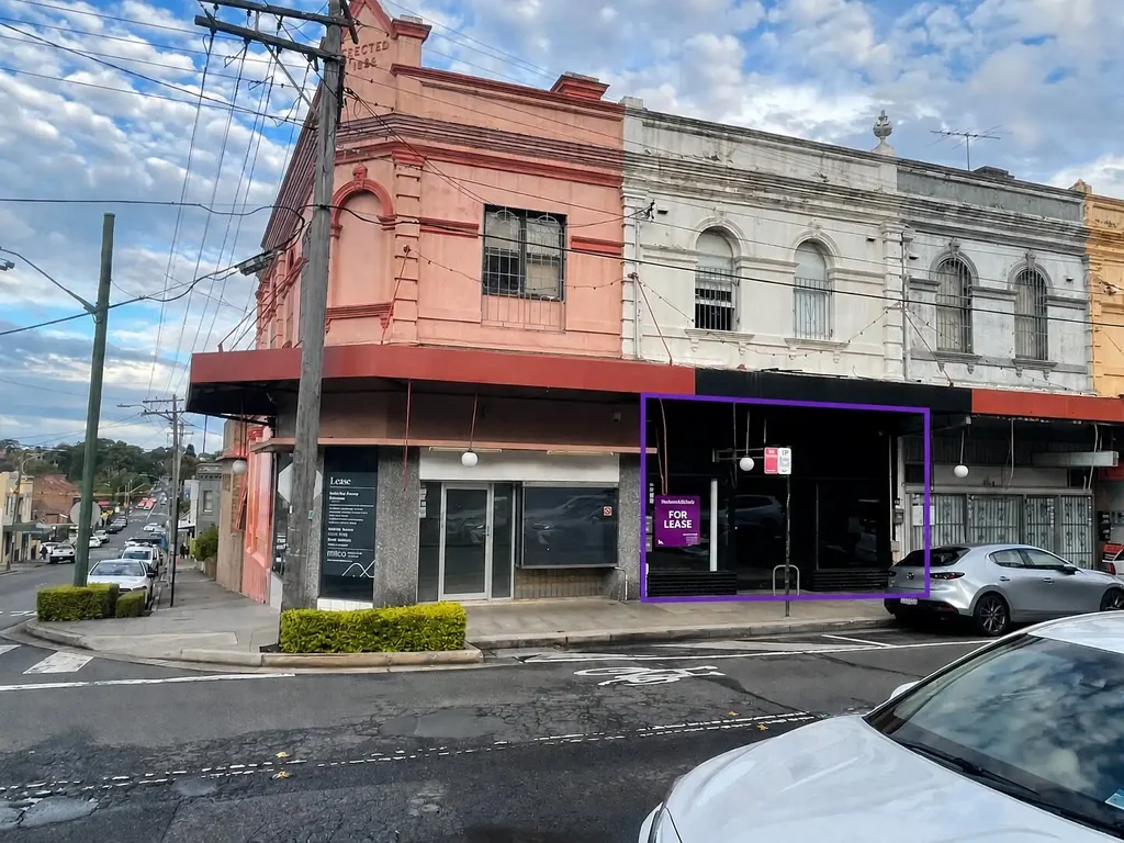 Spacious & Prominent Commercial Premises!