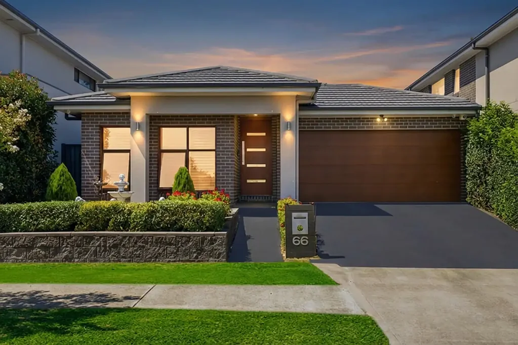 Prime Schofields Living – Walk to Schofield's Station & Shopping Centre!