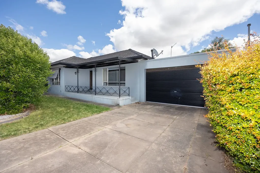 24 Martin Street, Tolland, NSW 2650