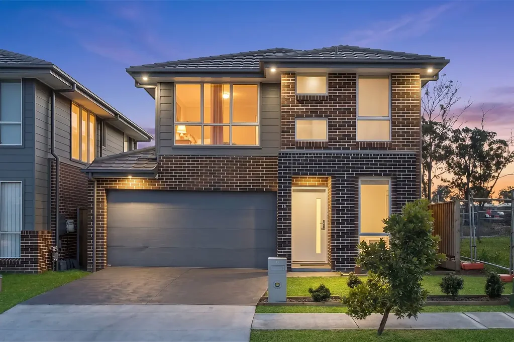 Austral 5Habitaciones Five Bedrooms, Multiple Living Zones, Endless Possibilities