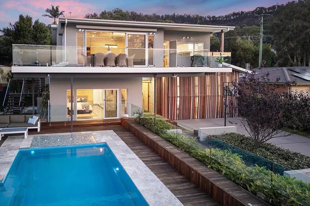 Koolewong 4房  Elevated architectural living with sweeping Brisbane Waters outlook