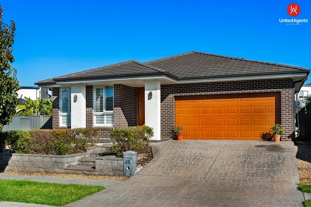 48 Oaklands Circuit, Gregory Hills, NSW 2557