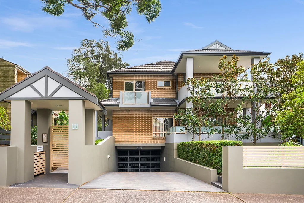 Willoughby 2Moenga Quality built townhouse in a walk-to-everything location