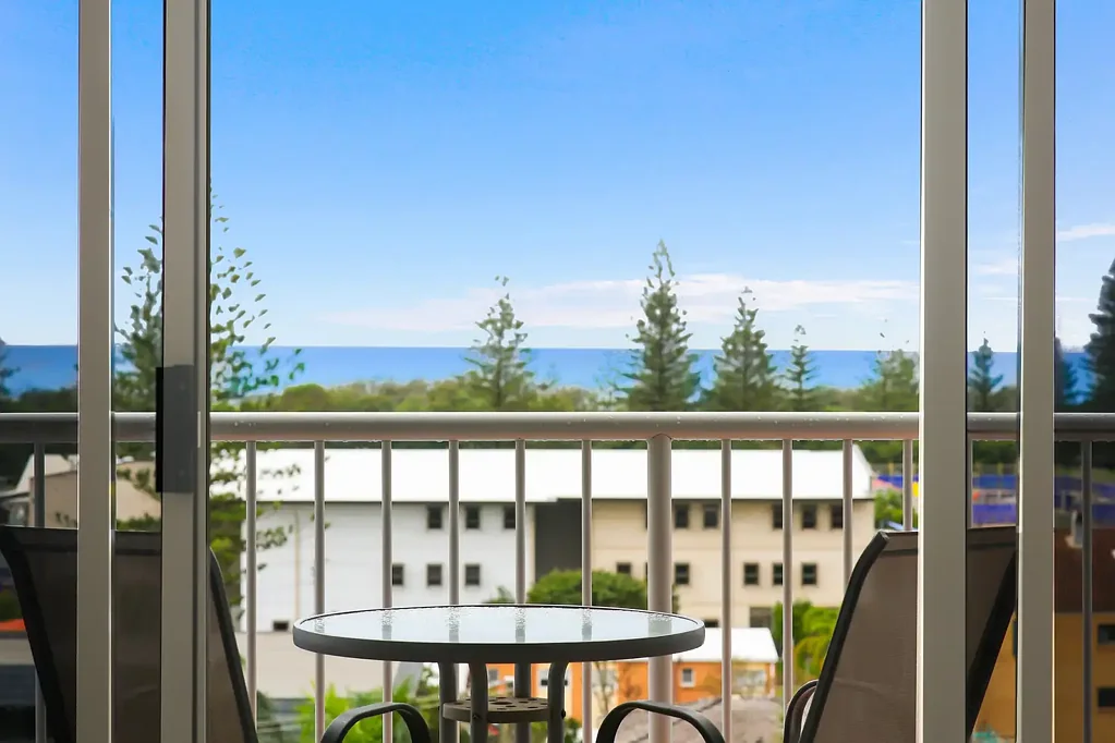 Broadbeach 1 Bedroom Morning Sun and Coastal Breezes at Bel Air