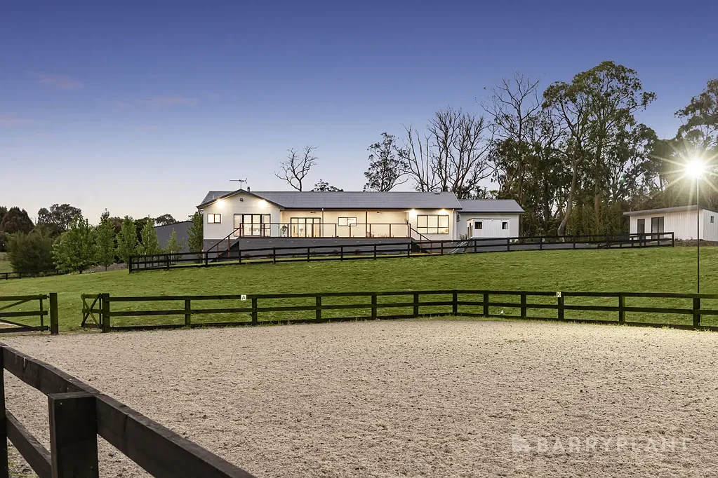 Woori Yallock 4房 Yarra Valley占地约11英亩的马术天堂 Yarra Valley equestrian paradise on 11 acres (approx.)