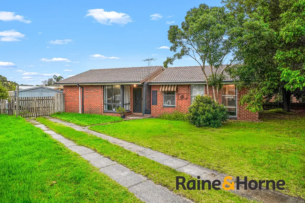 Cranbourne 3房 650sqm宽绰地块 宽敞3卧带柜 独立卫浴 燃气厨房 设施齐全 中心地段 设施便捷 学区环绕 650sqm block in a Prime Cranbourne Location