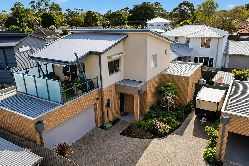 Hastings 3房 滨海生活：宽敞、时尚且便利 Marina-Side Living with Space, Style & Convenience