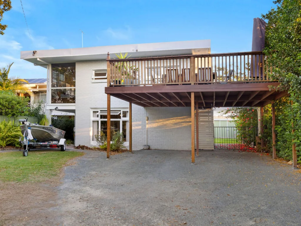 242 Central Street, Labrador, QLD 4215