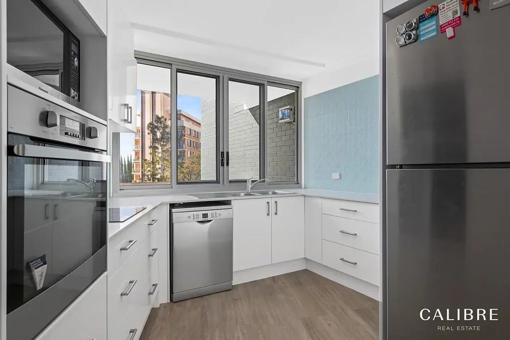 Spacious three bedroom apartment in desirable location