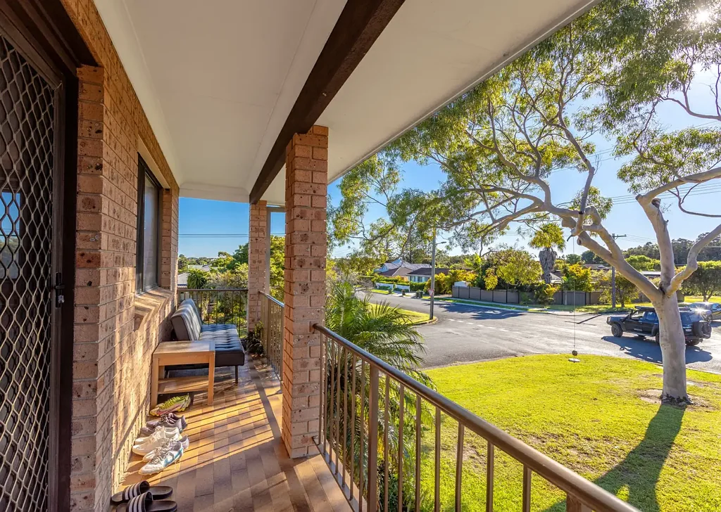 Neat & Convenient Unit Close to Shipping Hub and Beach