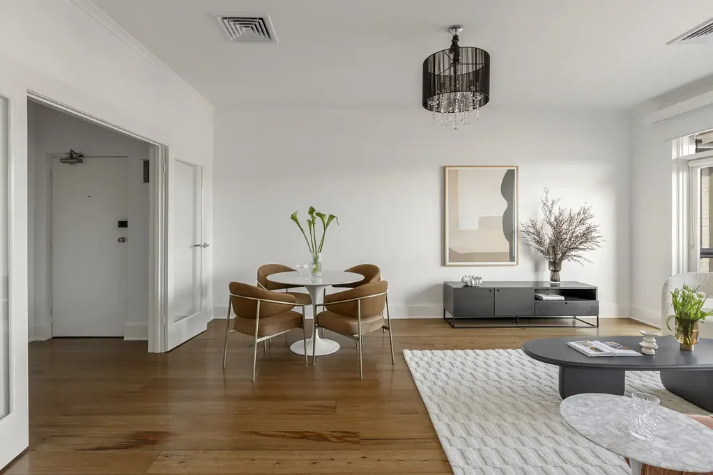 Prahran 3房 宽敞空间、灵活布局与城市景观 Space, Flexibility And A City Outlook