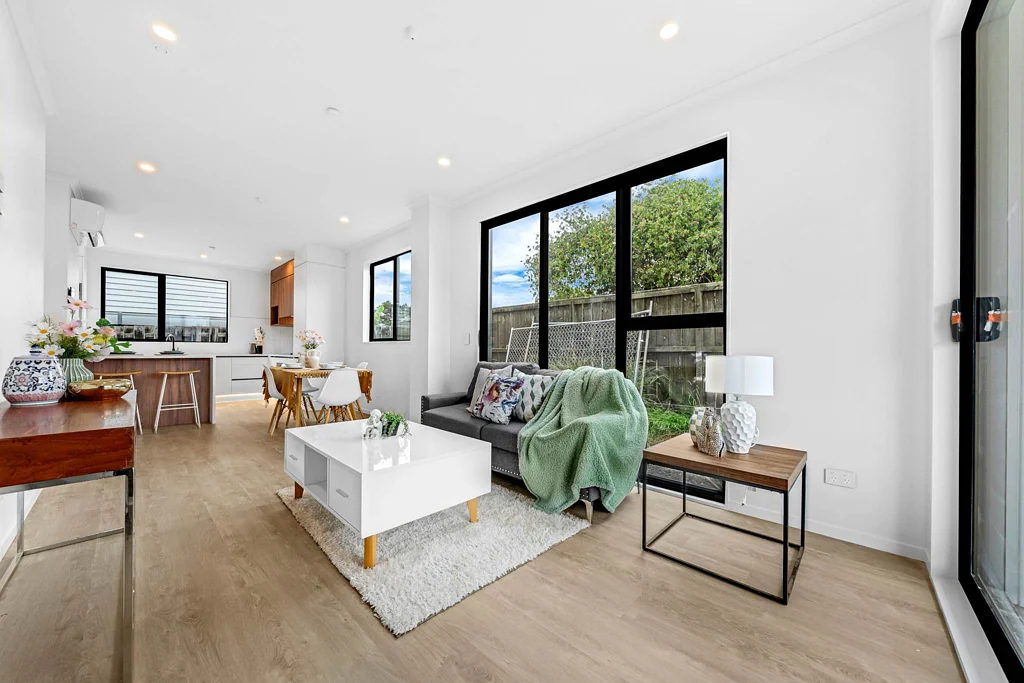 Manurewa 3Moenga Brand-New 3-Bdrm with Garage + 2 On-Site Car Parks