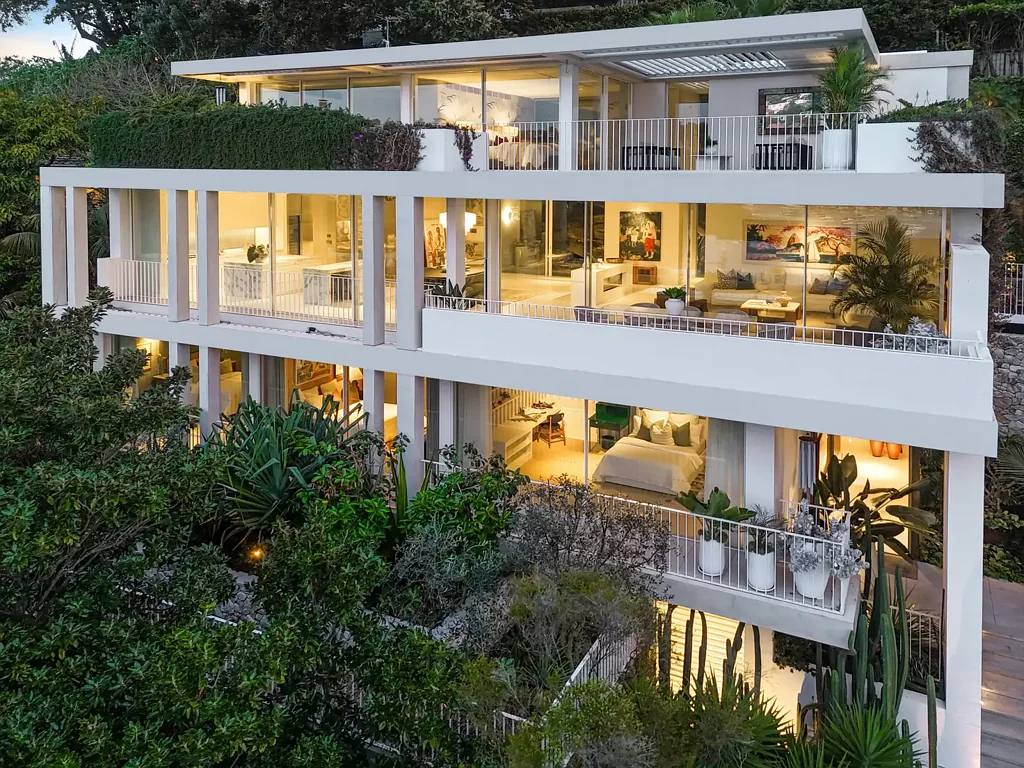 Double Bay 4Moenga Exquisite Architectural Residence Showcases Luxury Indoor/Outdoor Living & Harbour Views