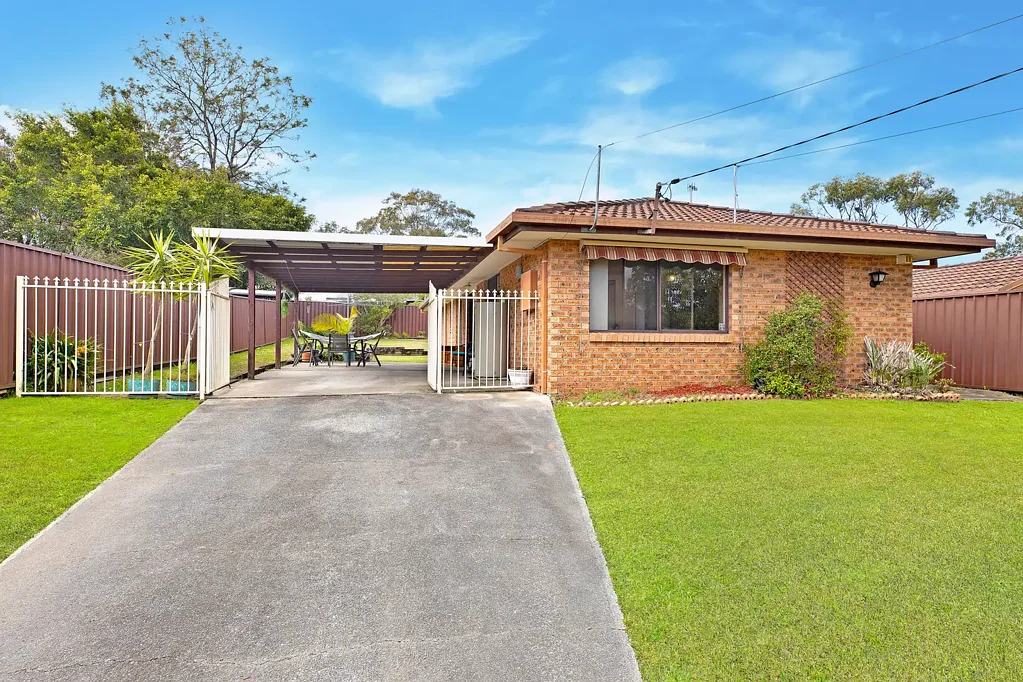 Bateau Bay 3બેડરૂમ Single level brick home with granny flat potential
