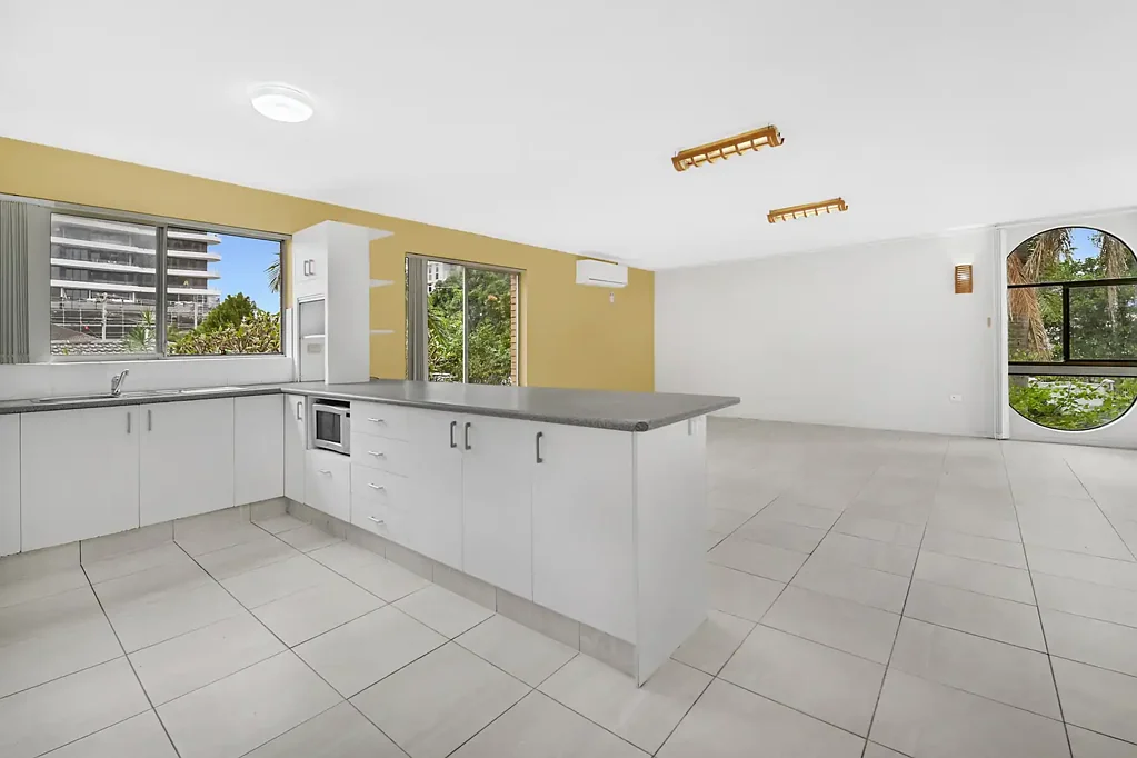 Air-conditioned Top Floor Apartment