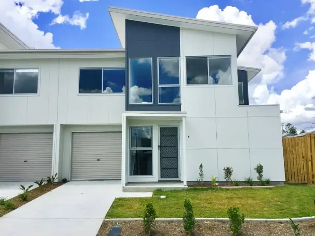 Three Bedroom Townhouse In Perfect Location