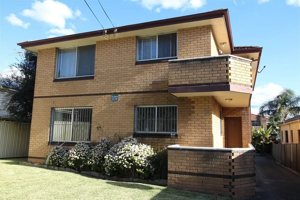 TOP FLOOR - 2 BEDROOM UNIT