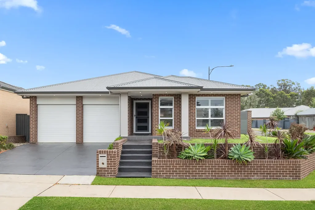 Jordan Springs 4 Slaapkamer Modern Family Living in a Prime Location