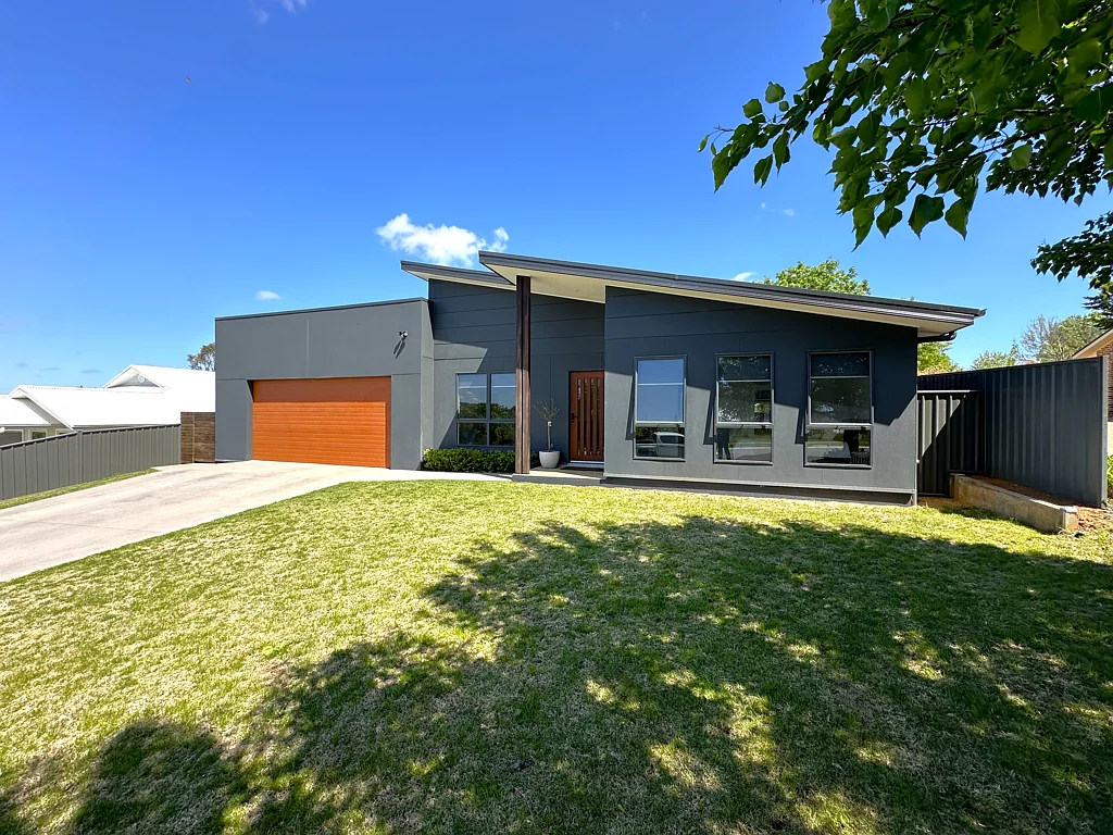 11 Nellee Place, Young, NSW 2594