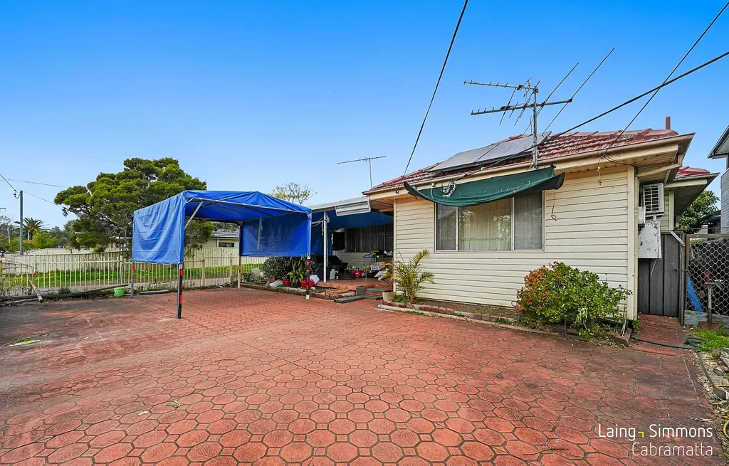 Canley Heights 4ਬੈੱਡਰੂਮ EXCEPTIONAL 2-LOT DUPLEX SITE IN A PRIME LOCATION