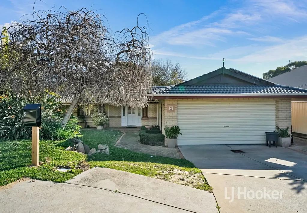 BIG FAMILY HOME - EXCELLENT LOCATION!