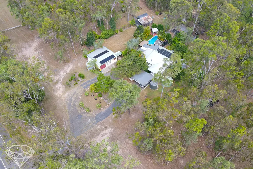 Apple Tree Creek 3Habitaciones Escape to Serenity: Spacious 3 bed, 1 bath acreage in Apple Tree Creek. Privacy and tranquility await. Don't miss out!